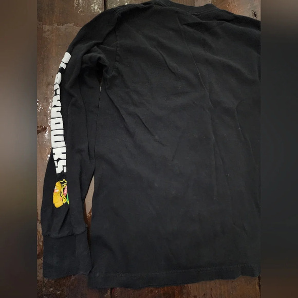 🏒 Chicago Blackhawks Long Sleeve Crewneck Tshirt in size Small - Picture 9 of 10